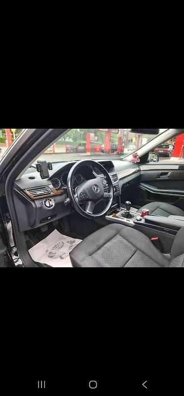 Gebraucht Mercedes E200 136 PS (100 kW) 2011 Schwarz Kombi