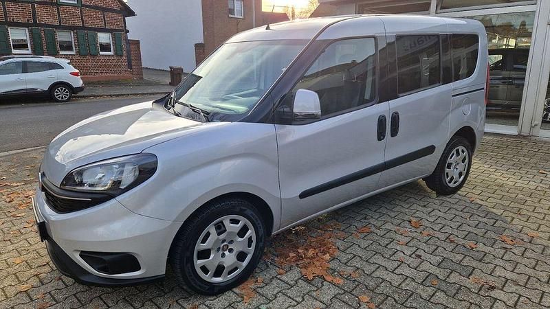 Gebraucht Fiat Doblò 120 PS (88 kW) 2023 Grau Van / Kleinbus