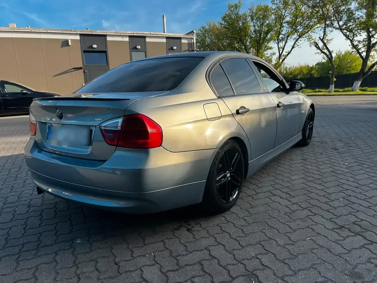 Gebraucht BMW 320 150 PS (110 kW) 2005 Grau Limousine