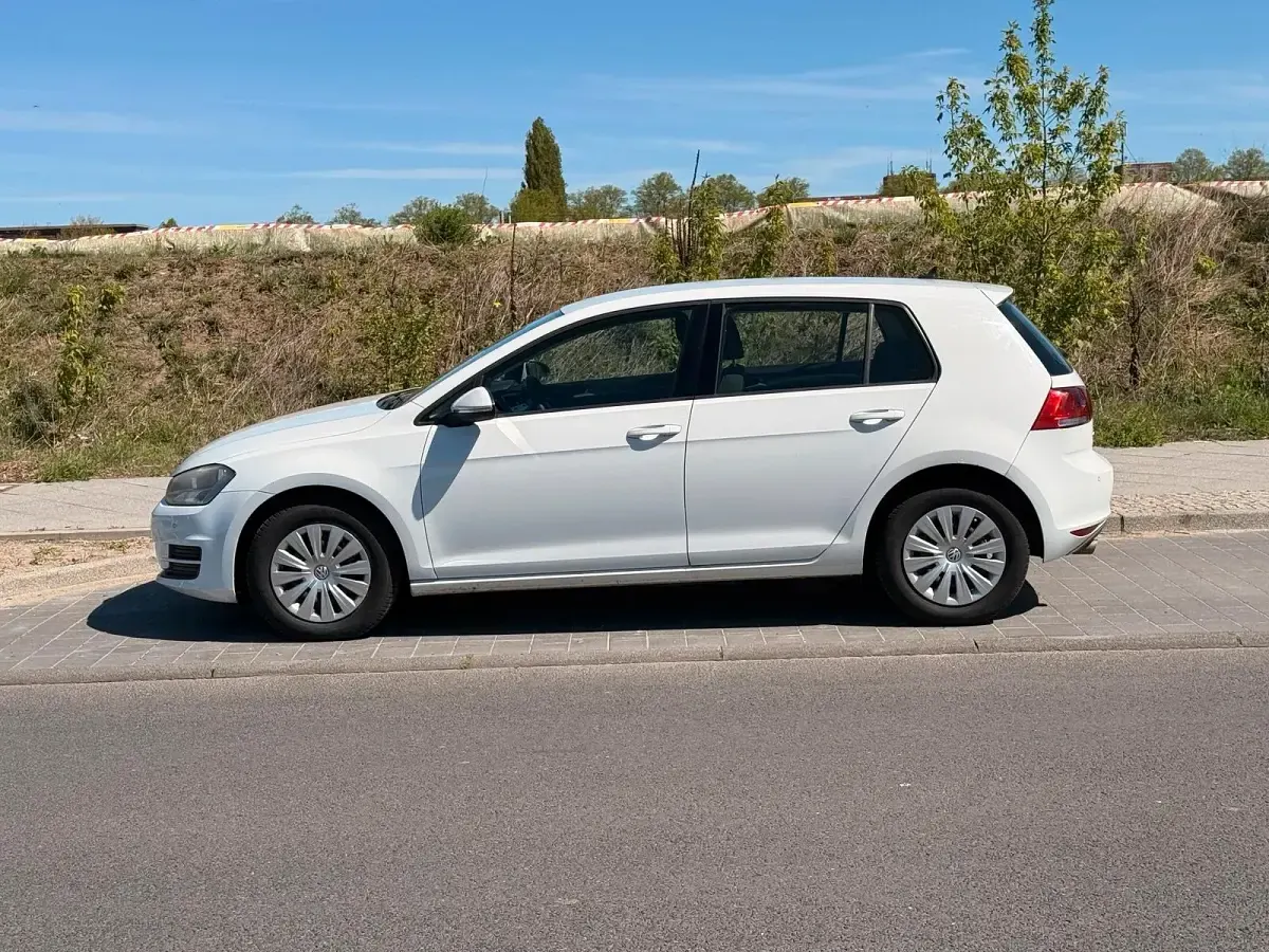 Second-hand VW Golf VII 110 CP (80 kW) 2014 Alb Berlinǎ