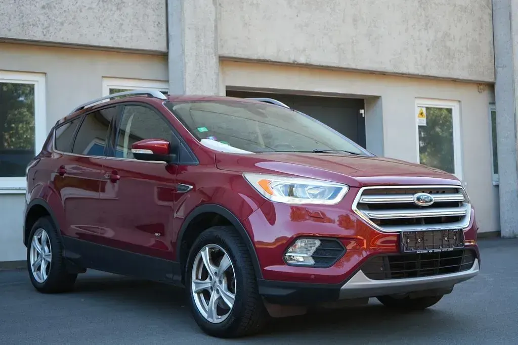 Gebraucht Ford Kuga Titanium 150 PS (110 kW) 2017 Rot SUV