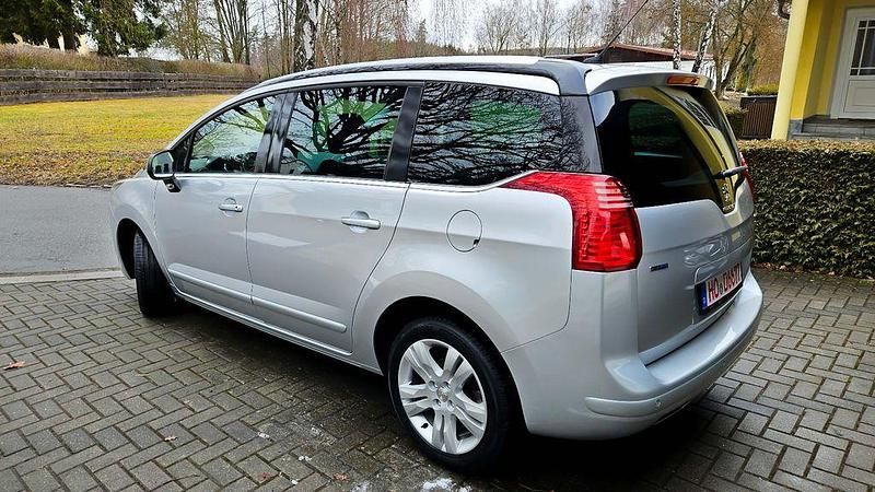 Gebraucht Peugeot 5008 Allure 150 PS (110 kW) 2016 Silber Van / Kleinbus