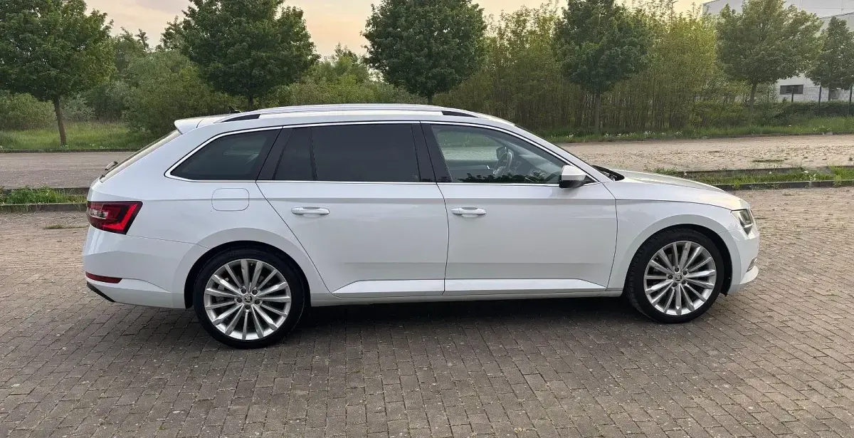 Brugt Skoda Superb Ambition 190 HK (139 kW) 2018 Hvid Stationcar