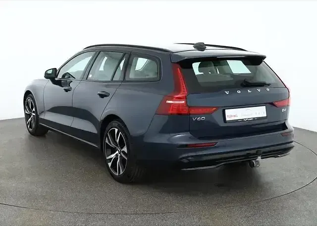 Neu Volvo V60 Plus 197 PS (144 kW) 2026 Blau Kombi