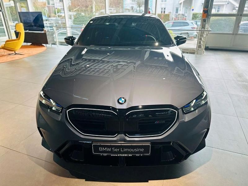 Neu BMW M5 Performance 727 PS (534 kW) 2025 Saphirschwarz metallic Limousine