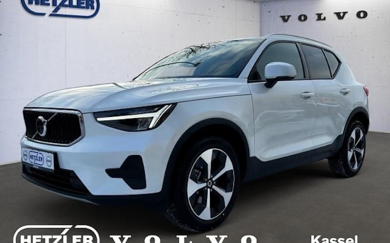 Neu Volvo XC40 Core 163 PS (119 kW) 2026 Weiß SUV