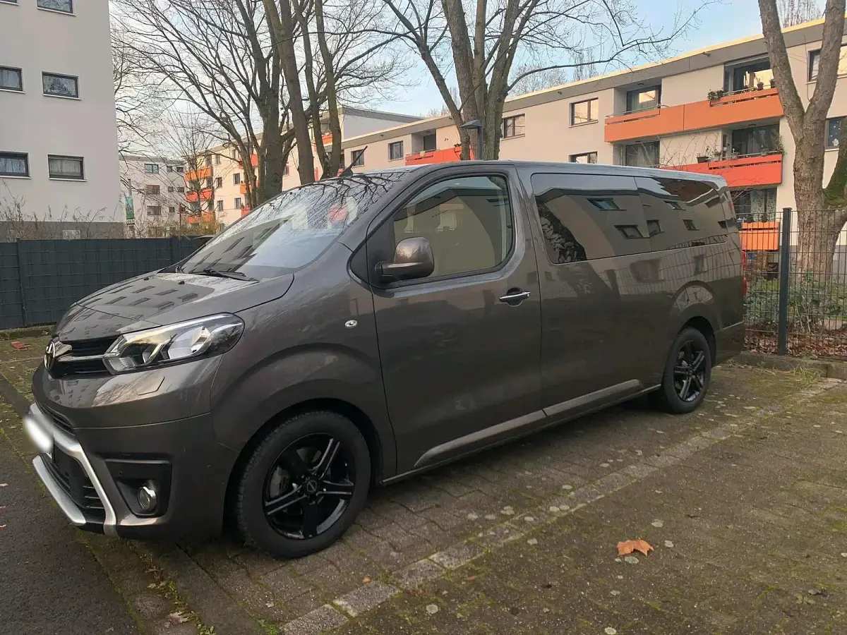 Gebraucht Toyota Proace Verso 144 PS (105 kW) 2022 Grau Kombi