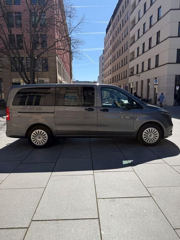 Second-hand Mercedes Vito 163 CP (119 kW) 2022 Gri Van