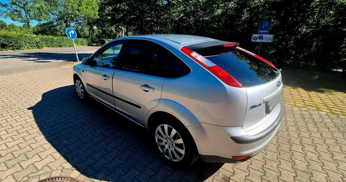 Gebraucht Ford Focus 101 PS (74 kW) 2007 Silber Limousine