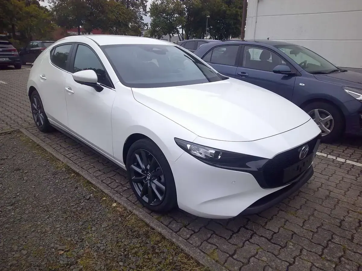 Neu Mazda 3 Center-Line 140 PS (102 kW) 2025 Arctic white Kleinwagen