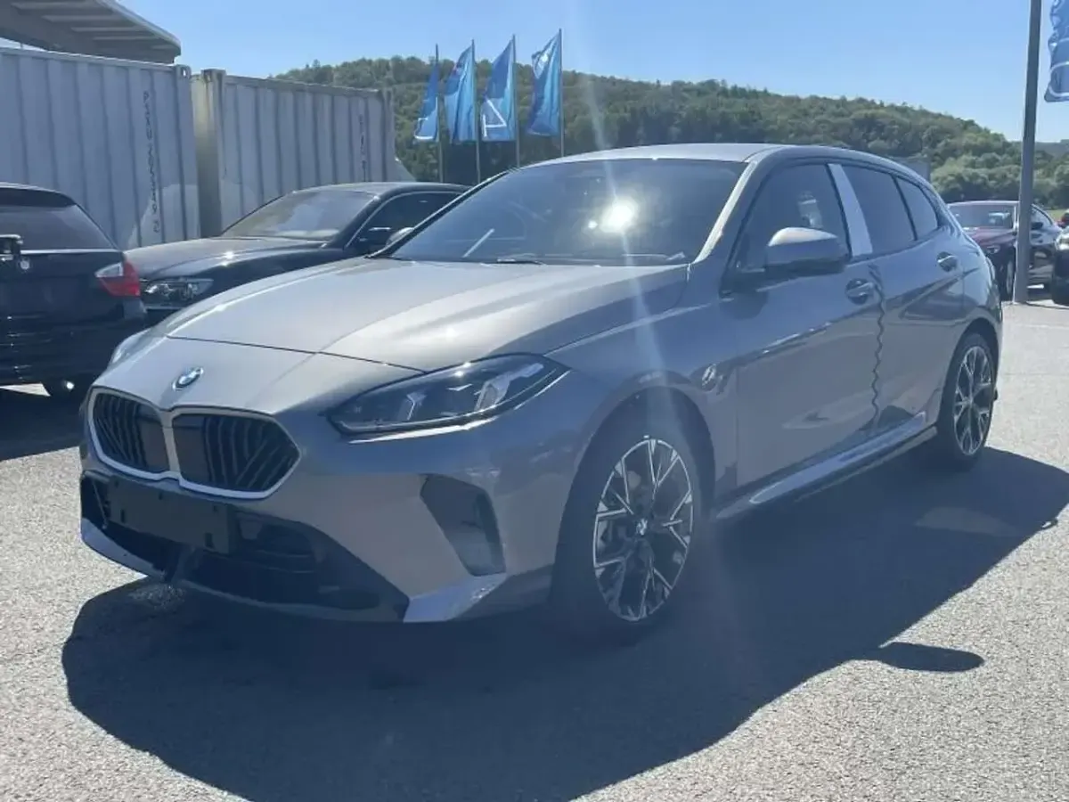 Neu BMW 120 M Sport 156 PS (114 kW) 2026 Grau Kleinwagen