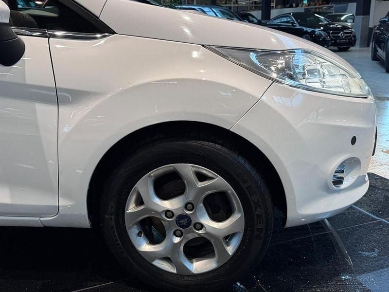 Gebraucht Ford Fiesta 90 PS (66 kW) 2008 Weiß Kleinwagen