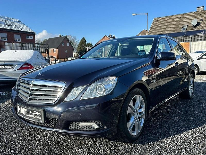 Gebraucht Mercedes E200 136 PS (100 kW) 2010 Tansanitblau  metalliclack Limousine