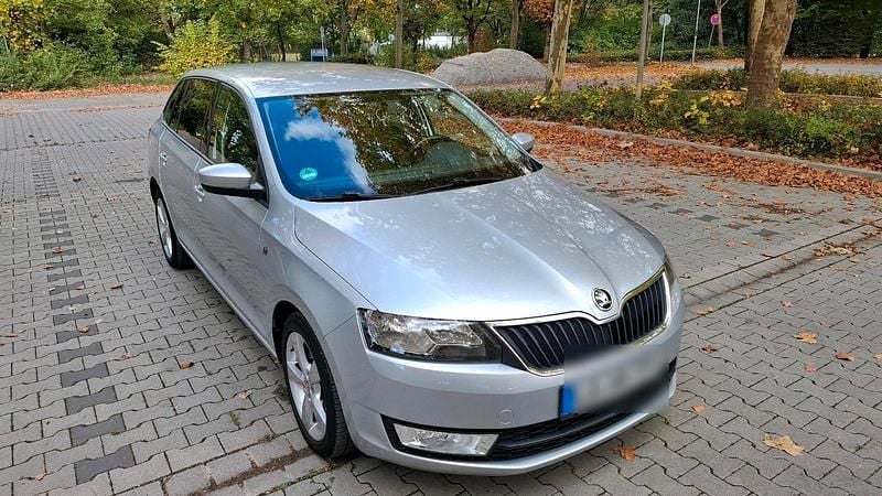 Silber Gebraucht 2015 Skoda Rapid Drive Kombi | 9.100 € (Fairer Preis) - Bild 1/4