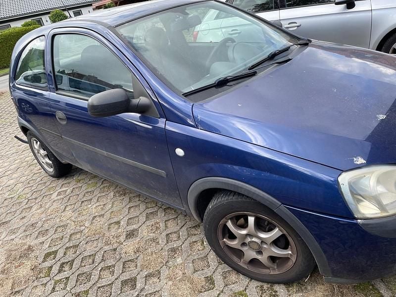 Blau Gebraucht 2002 Opel Corsa Kleinwagen | 250 € (Superpreis) - Bild 1/4