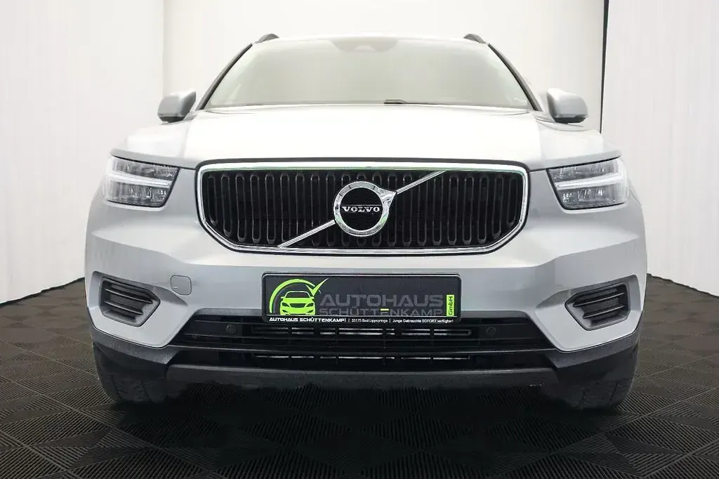 Używany Volvo XC40 190 KM (139 kW) 2018 Srebrny SUV