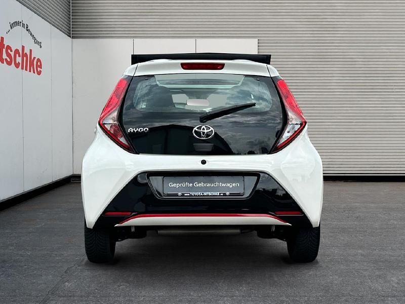 Gebraucht Toyota Aygo Basis 72 PS (52 kW) 2020 Schneeweiß Kleinwagen
