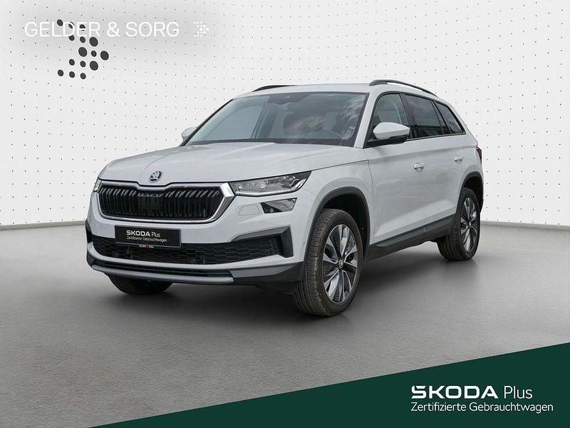 Moonweiss metallic met. Gebraucht 2023 Skoda Kodiaq Tour SUV | 33.890 € (Fairer Preis) - Bild 1/4