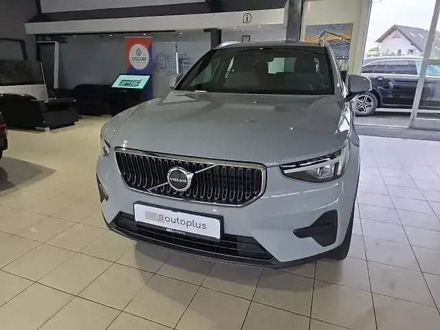 Gebraucht Volvo XC40 Core 163 PS (119 kW) 2024 Grau SUV