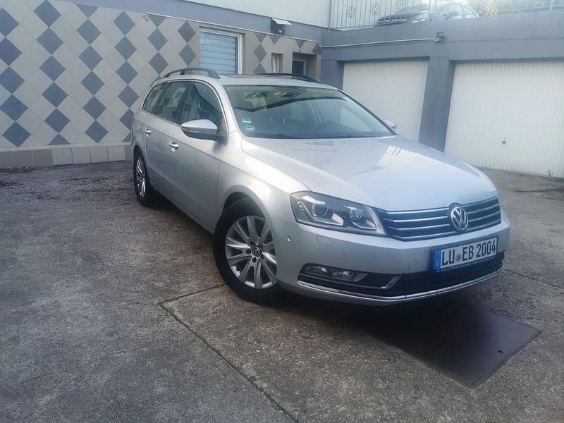 Silber Gebraucht 2014 VW Passat Comfortline Kombi | 5.999 € (Guter Preis) - Bild 1/4
