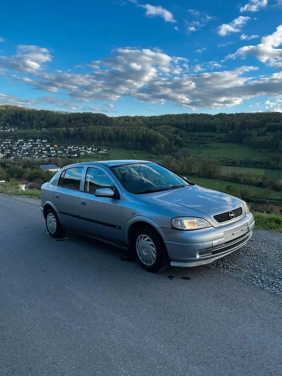 Gebraucht Opel Astra 101 PS (74 kW) 2002 Silber Limousine