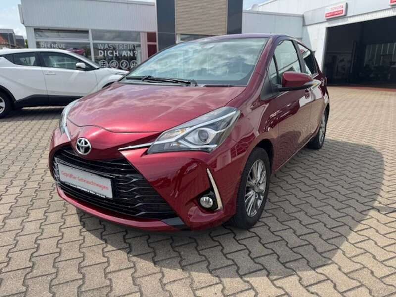 Tokiorot perleffekt Gebraucht 2017 Toyota Yaris Comfort Kleinwagen | 12.560 € (Etwas zu teuer) - Bild 1/4