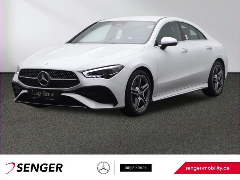 Weiß Gebraucht 2024 Mercedes CLA200 AMG line Limousine | 38.440 € (Etwas zu teuer) - Bild 1/4