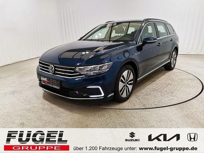 Aquamarinblau metallic Gebraucht 2021 VW Passat GTE Kombi | 19.969 € (Superpreis) - Bild 1/4