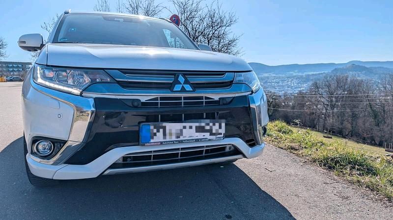 Gebraucht Mitsubishi Outlander 203 PS (149 kW) 2017 Weiß SUV