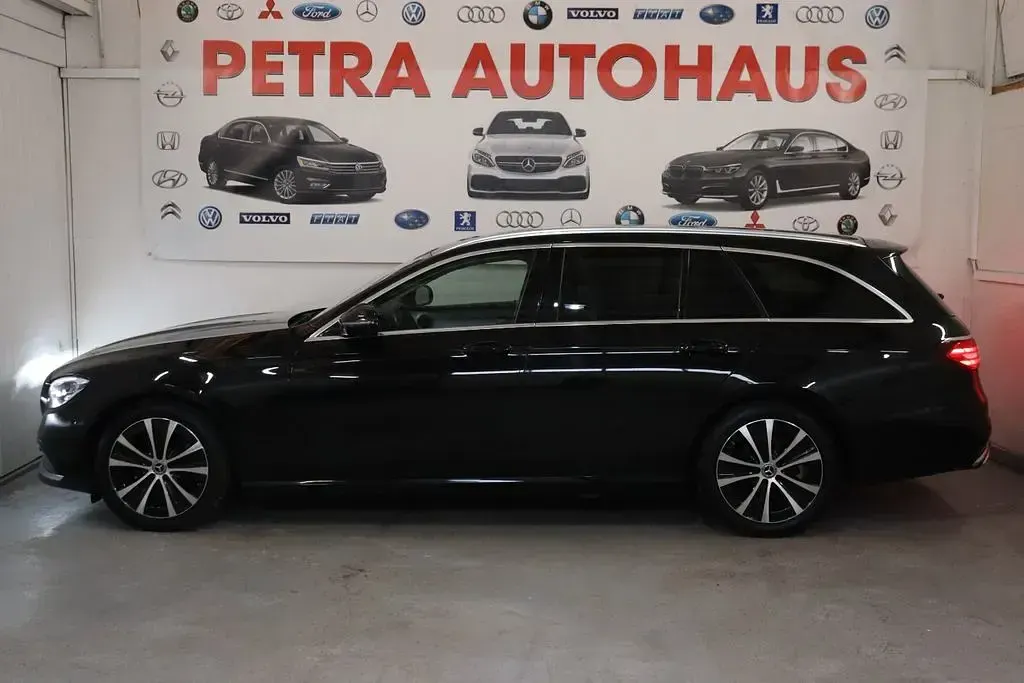 Gebraucht Mercedes E220 194 PS (142 kW) 2021 Schwarz Limousine