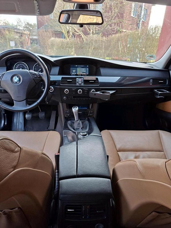 Gebraucht BMW 520 177 PS (130 kW) 2010 Schwarz Kombi