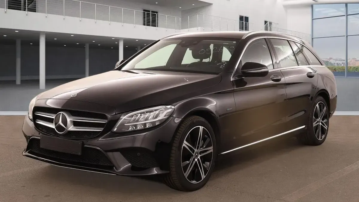 Używany Mercedes C300e 306 KM (225 kW) 2021 Czarny Kombi