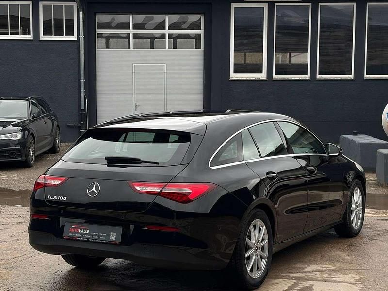 Gebraucht Mercedes CLA180 136 PS (100 kW) 2023 Nachtschwarz Limousine