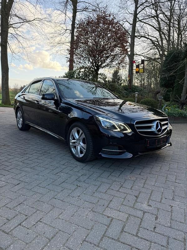 Second-hand Mercedes E250 204 CP (150 kW) 2013 Negru Berlinǎ