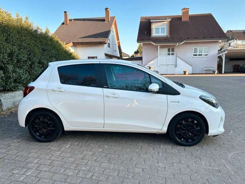 Weiß Gebraucht 2016 Toyota Yaris Limousine | 7.600 € (Superpreis) - Bild 1/4