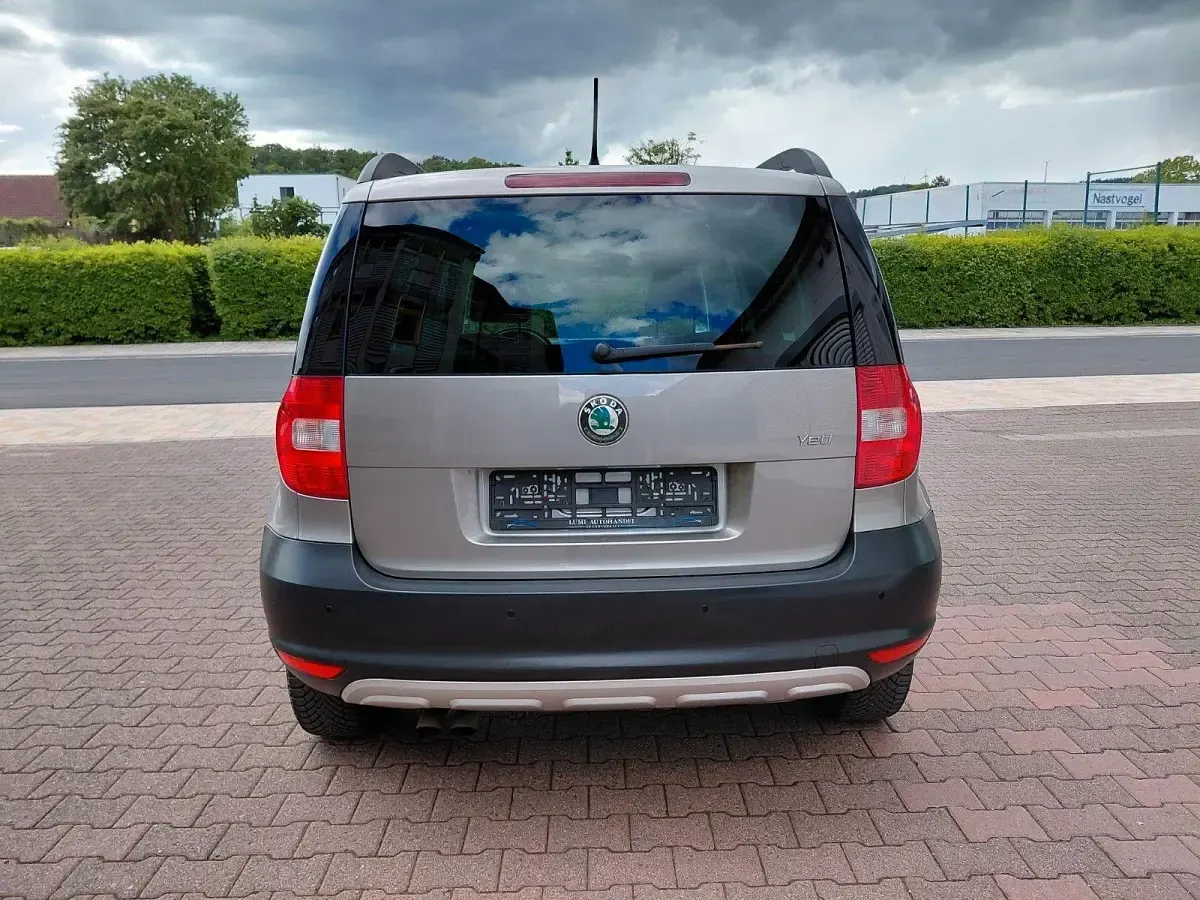Używany Skoda Yeti Plus Edition 110 KM (80 kW) 2012 Beżowy SUV