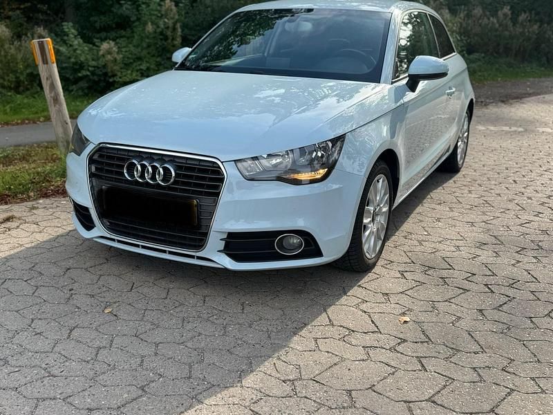 Weiß Gebraucht 2011 Audi A1 Kleinwagen | 5.900 € (Fairer Preis) - Bild 1/4