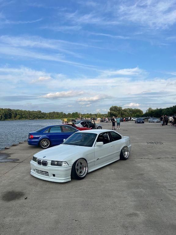 Weiß Gebraucht 1998 BMW 320 Sport Line Coupé | 10.000 € - Bild 1/4