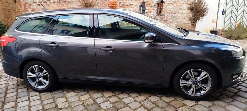 Usata Ford Focus 125 CV (91 kW) 2017 Grigio Station wagon