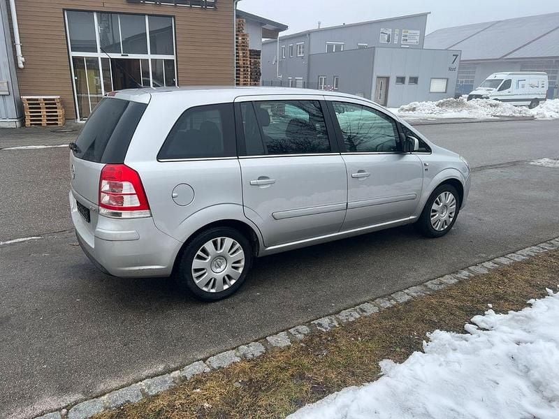 Silber Gebraucht 2010 Opel Zafira Edition Van / Kleinbus | 1.999 € (Superpreis) - Bild 1/4
