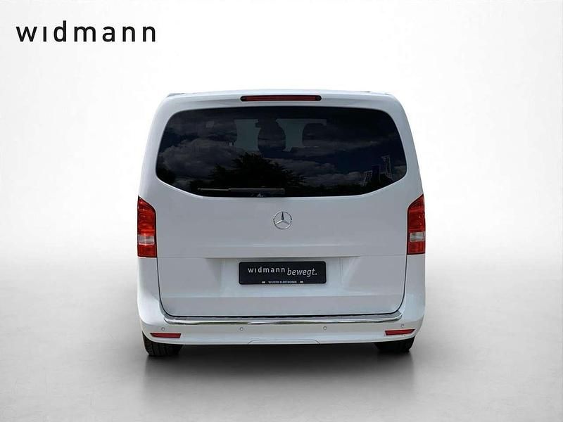 Gebraucht Mercedes V220 163 PS (119 kW) 2022 Arktikweiss Van / Kleinbus