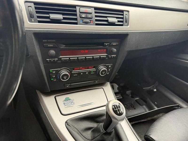 Gebraucht BMW 325 Sport Line 218 PS (160 kW) 2006 Grau Kombi