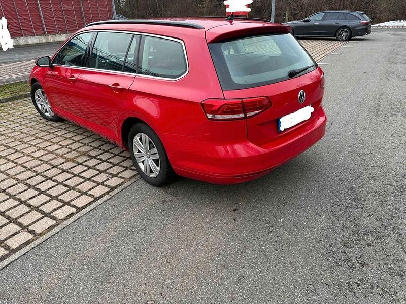 Gebraucht VW Passat Comfortline 120 PS (88 kW) 2019 Rot Kombi
