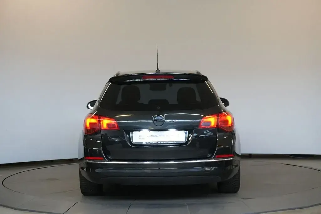 Gebraucht Opel Astra Style 140 PS (102 kW) 2015 Schwarz Limousine