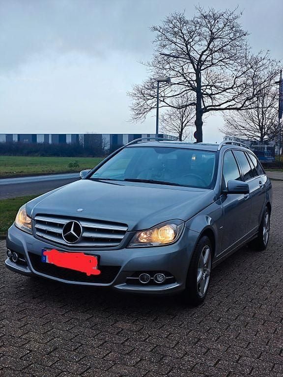 Gebraucht Mercedes C200 Avantgarde 136 PS (100 kW) 2011 Grau Kombi