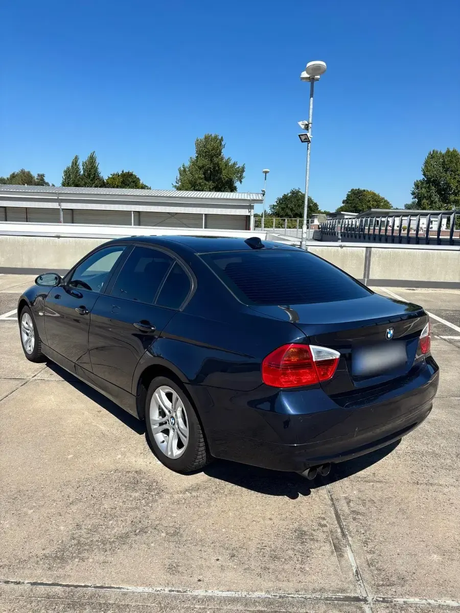 Gebraucht BMW 320 150 PS (110 kW) 2007 Blau Limousine