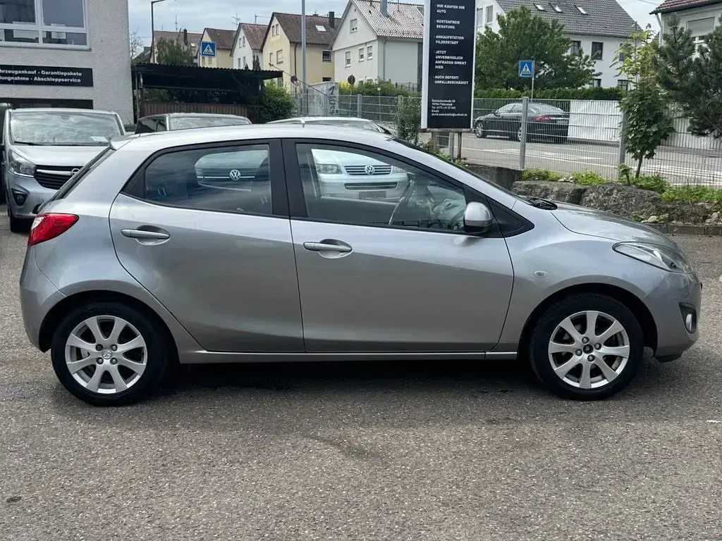 Gebraucht Mazda 2 Center-Line 102 PS (75 kW) 2011 Grau Kleinwagen