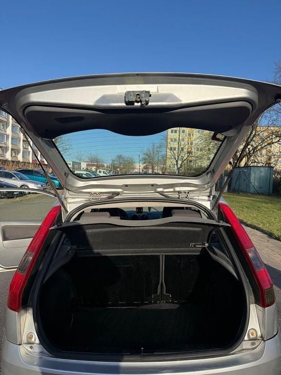 Gebraucht Ford Fiesta 69 PS (50 kW) 2003 Silber Kleinwagen