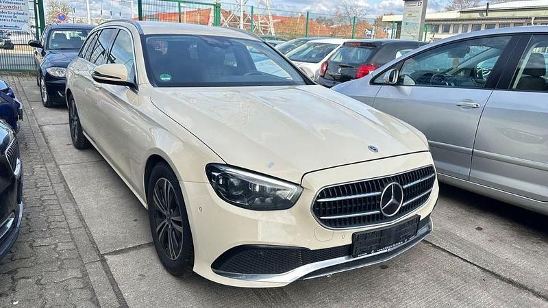 Gebraucht Mercedes E220 194 PS (142 kW) 2020 Kombi