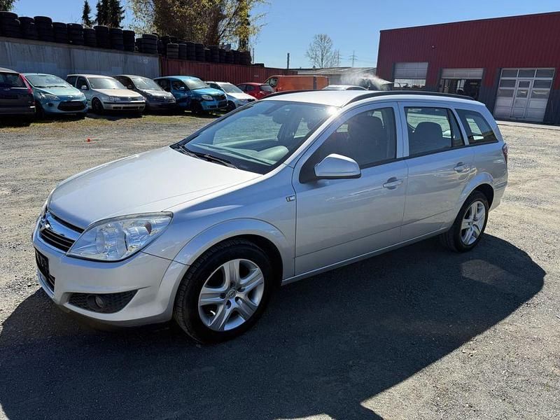 Gebraucht Opel Astra Edition 110 PS (80 kW) 2009 Silber Limousine